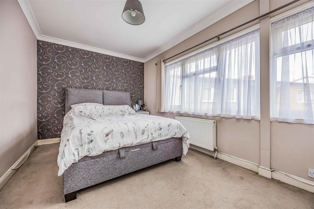 6 Stanford Close, Paulsgrove-Small-PorticoMarketin