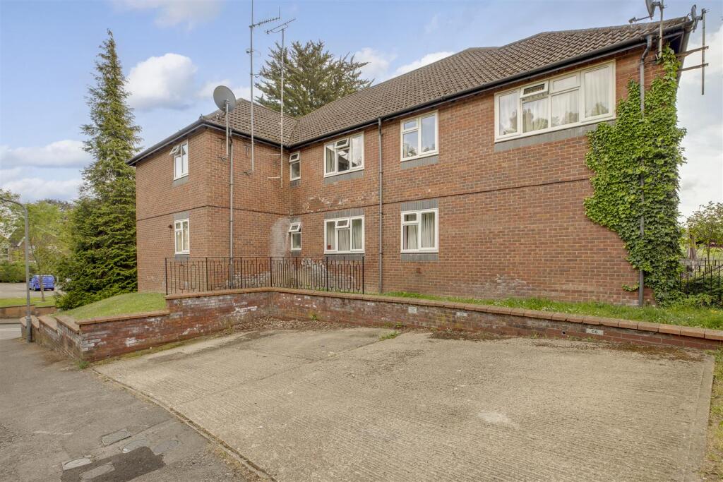 2 Lower Hamersley Lane, HP13 7DA-15.jpg