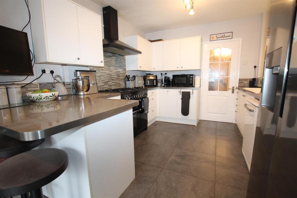 Kitchen / Breakfast Room