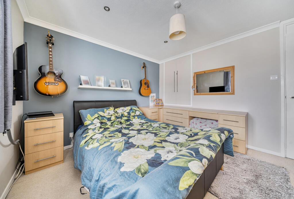 1369124-4-68f0b55...