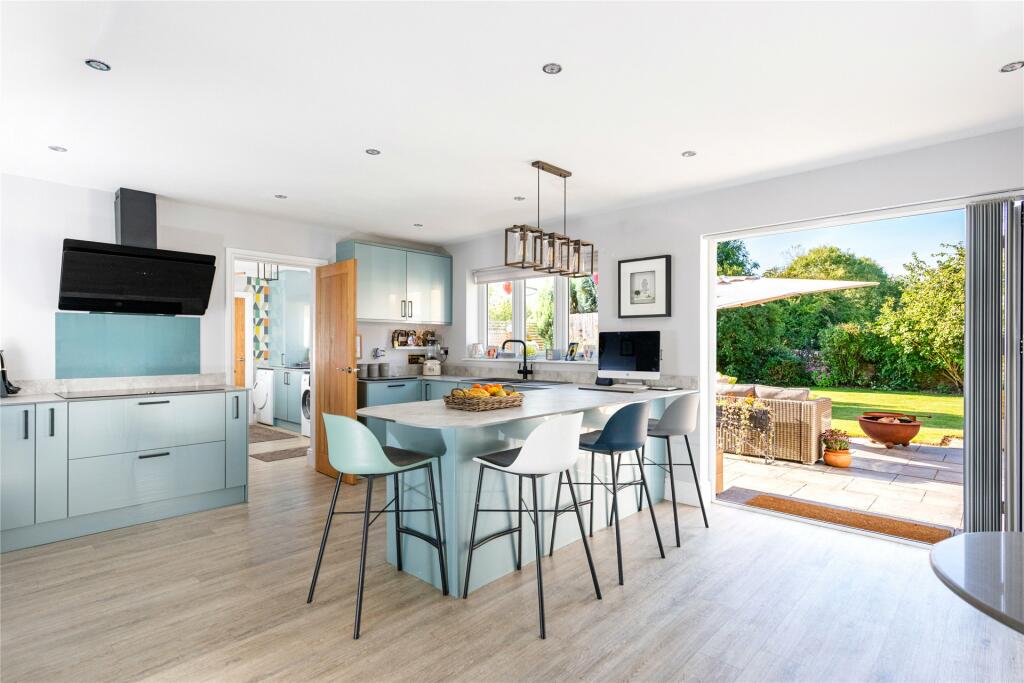 Kitchen/Breakfast
