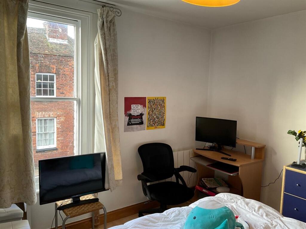 Bedroom 1 (a).jpg