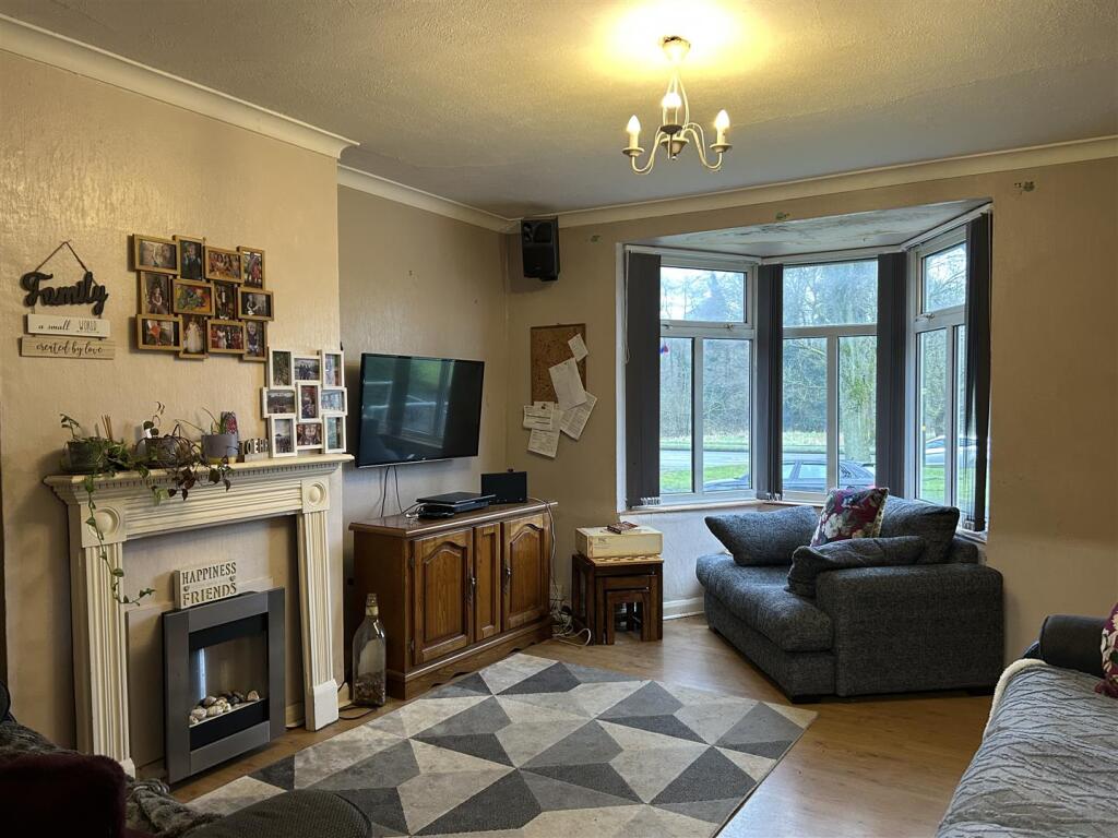 YARDLEY WOOD ROAD 866 LOUNGE.jpg
