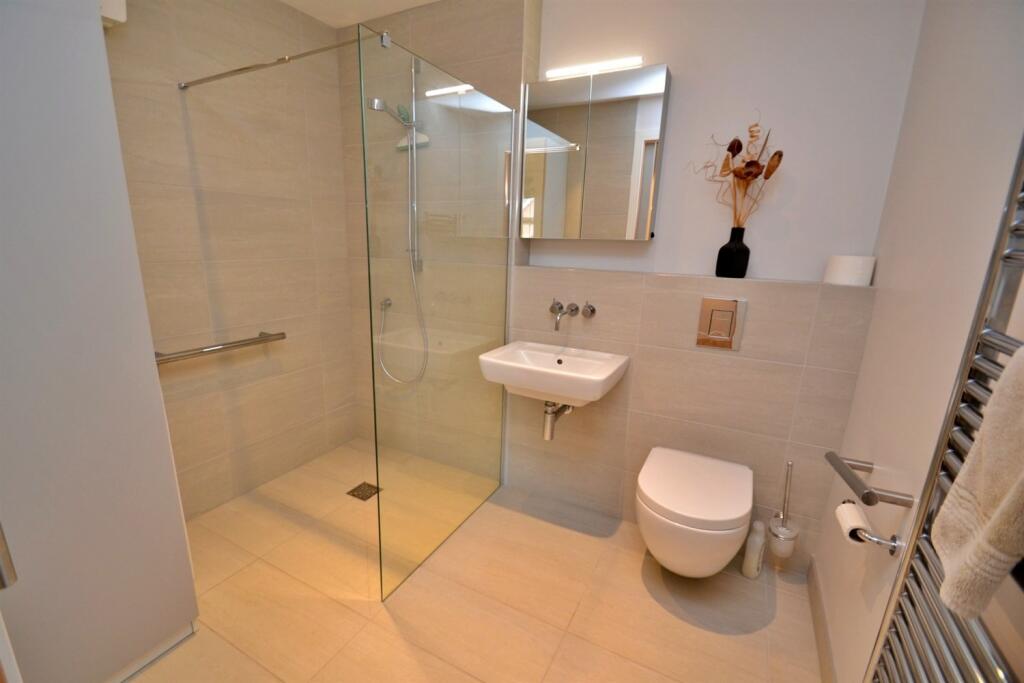 Annex Shower Room