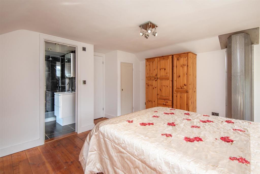 Lane Cottage Bed 1 Alt.jpg