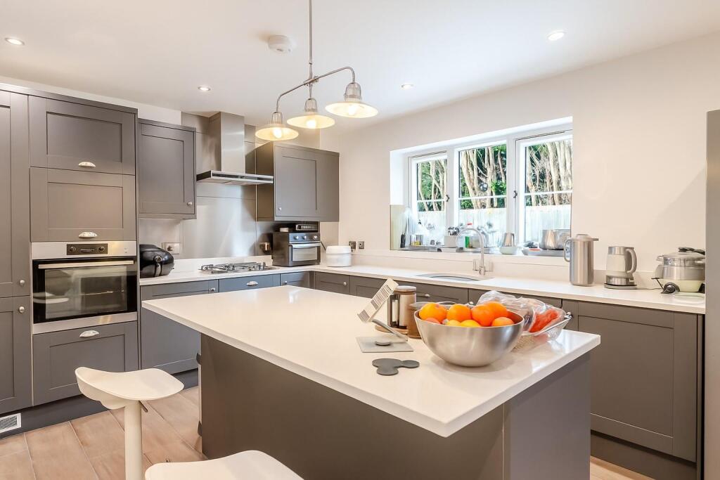 q5 - kitchen.jpg