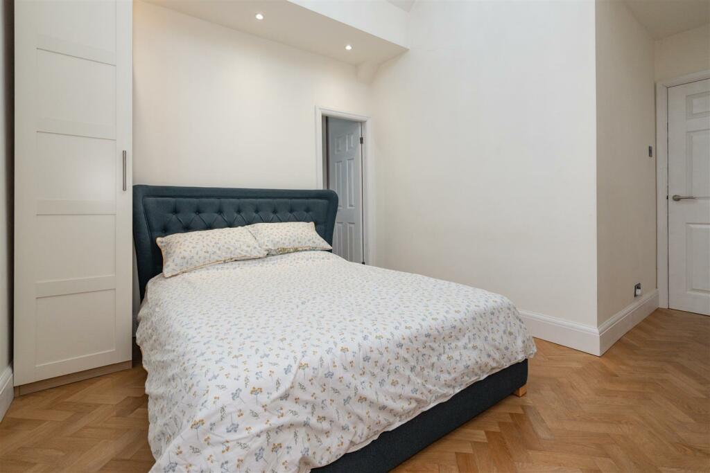 Bedroom 1 Aspect 2.jpg