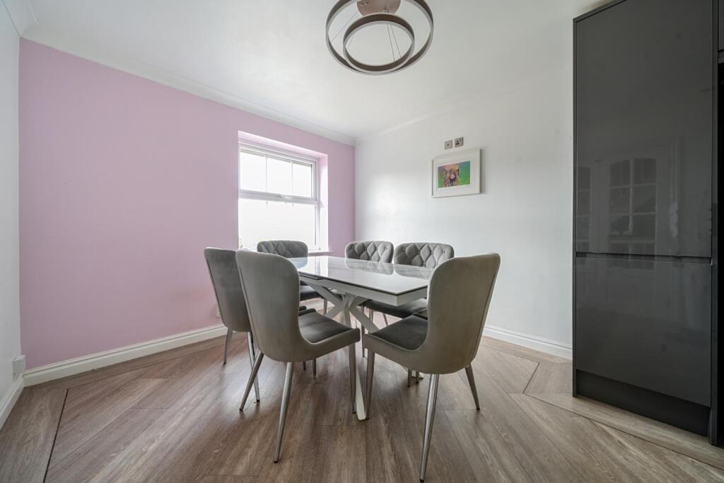 18-681b8c123cda7-1286163-ARW-18 .jpg