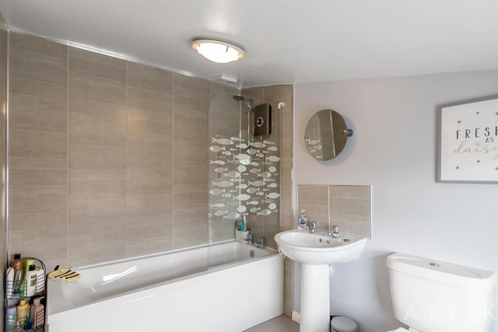 9 Bedingfield Crescent Halesworth IP19 8DZ (33).jp