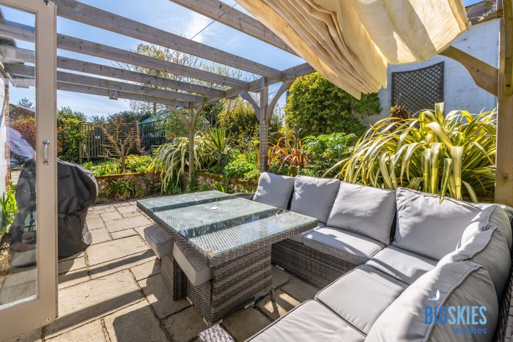 Sitting area outside sitting room