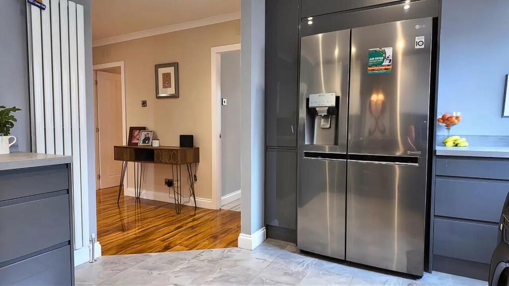 Kitchen Alt 1.jpg