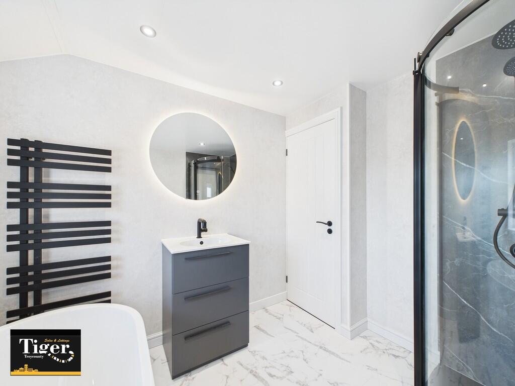 CAM02176G0-PR0540...