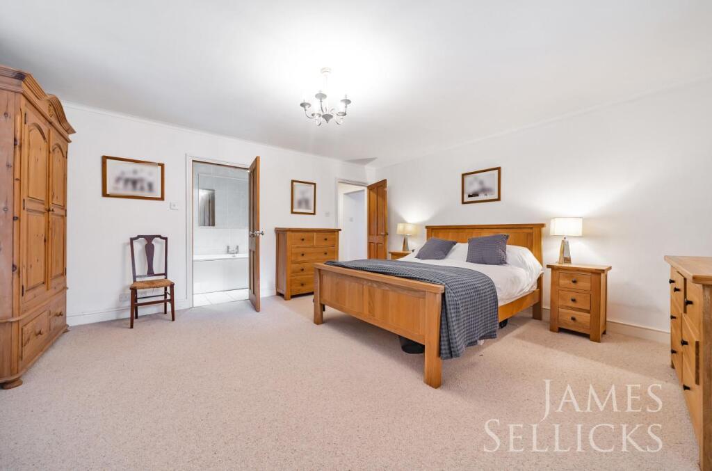 Principal bedroom