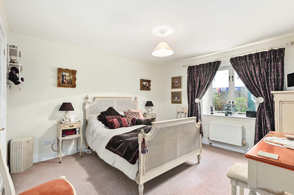 10 Jarretts Close...