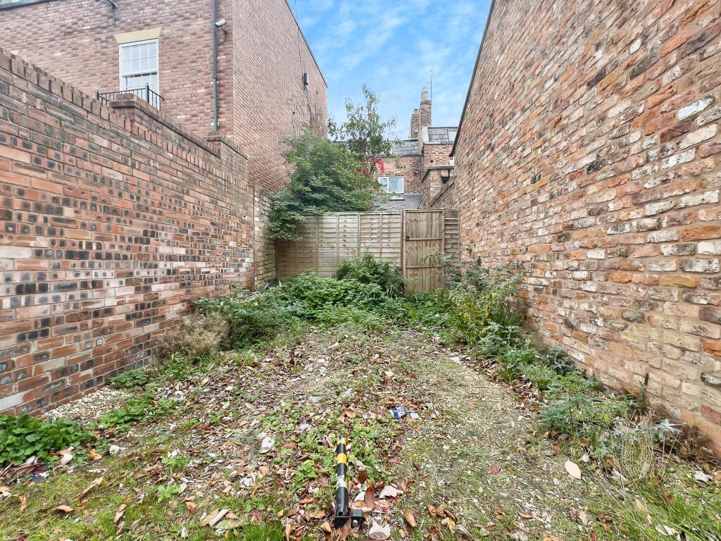 94971c78-EGERTON-01 T202510141657.jpg