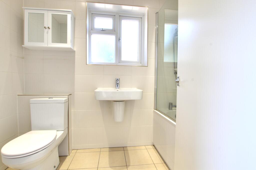 11 BATHROOM.jpg