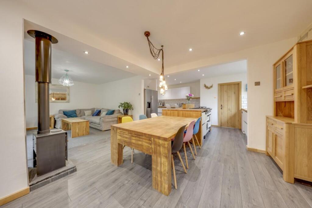 Open Plan Kitchen / Dining / Lounge Alt