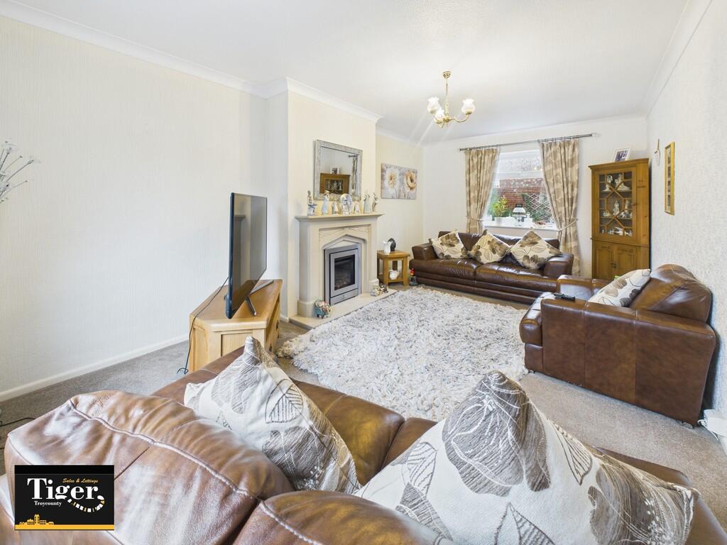 CAM02176G0-PR0766...