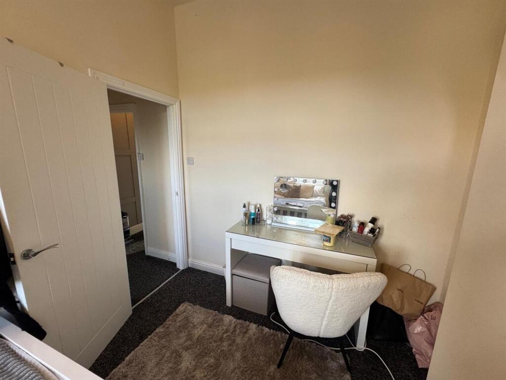 Bedroom 1 2.jpg