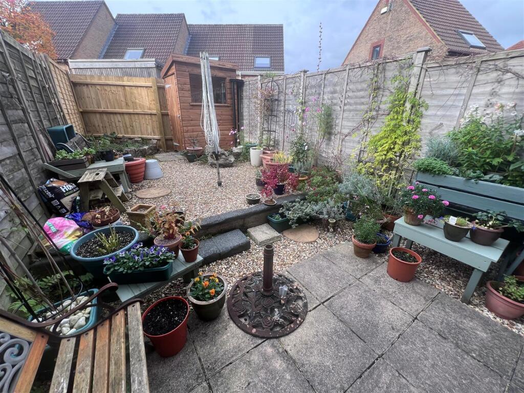 Rear garden 2.jpg