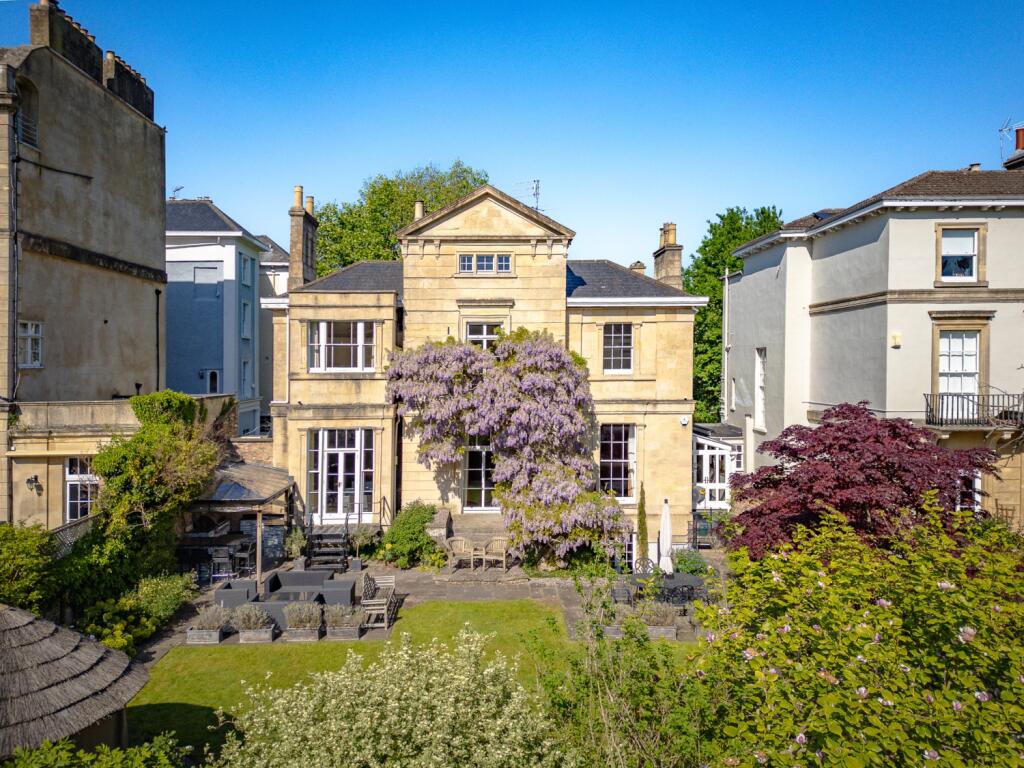 Trafalgar Villa