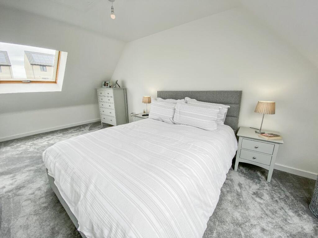 Master Bed (2nd Floor)
