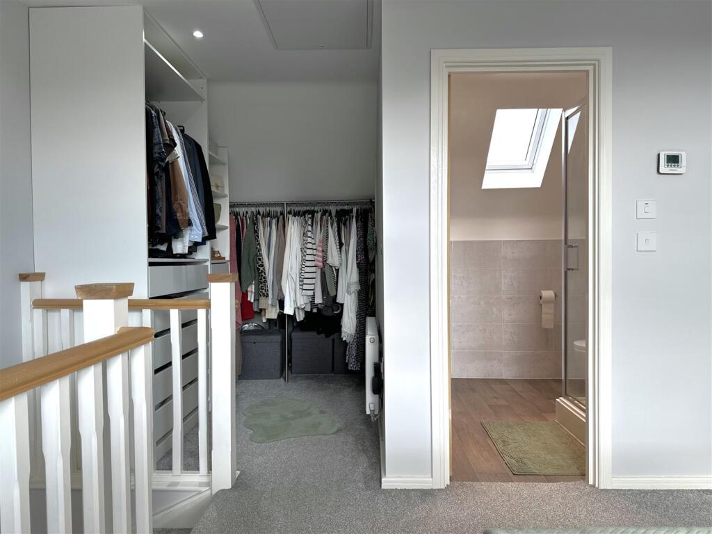 Dressing Area &amp; En-Suite Access 839