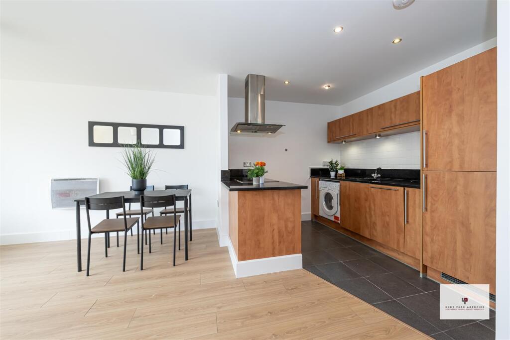 Regents Park Road 10@208-001 HR - HPA.jpg