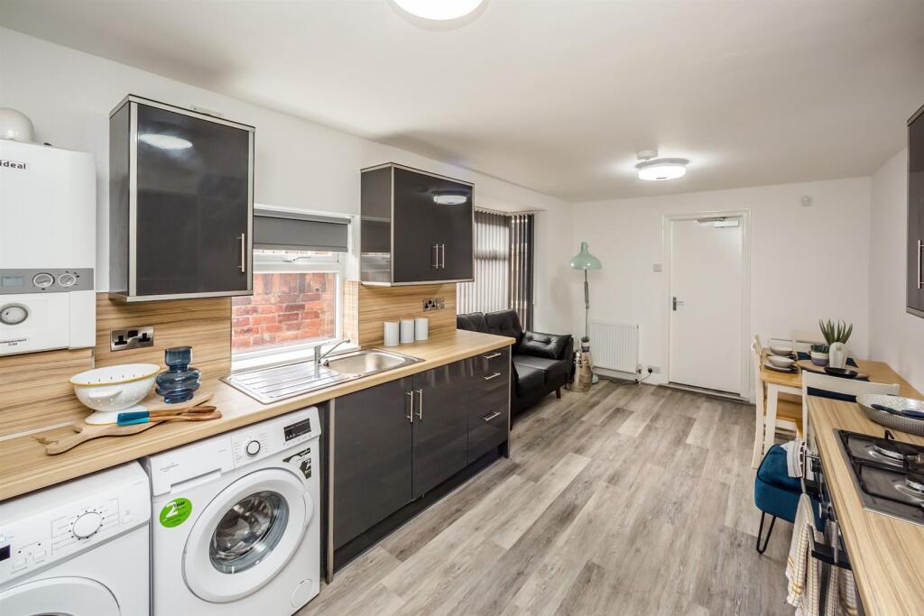 FalmouthSt17-kitchen2-1800.jpg