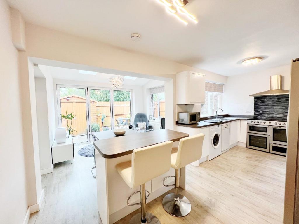 Kitchen pic 1.jpg