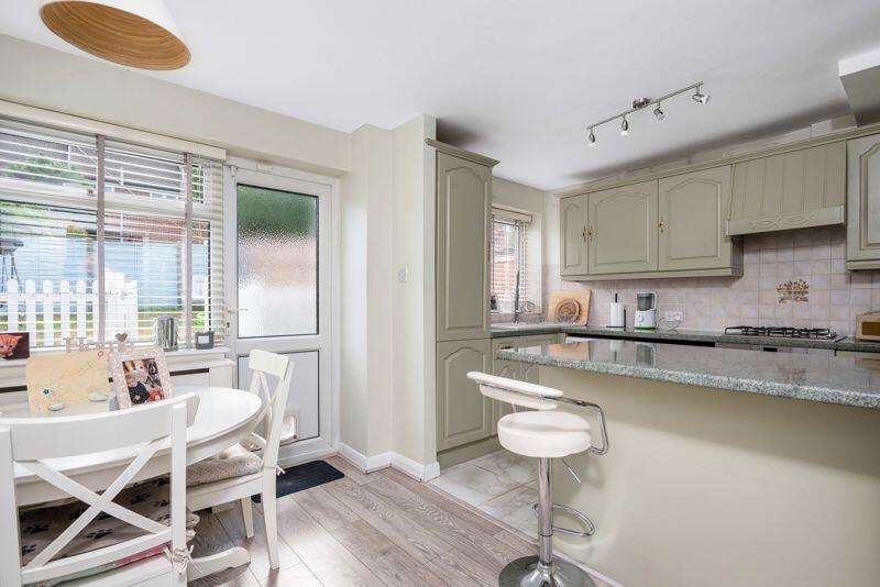 KITCHEN / DINER