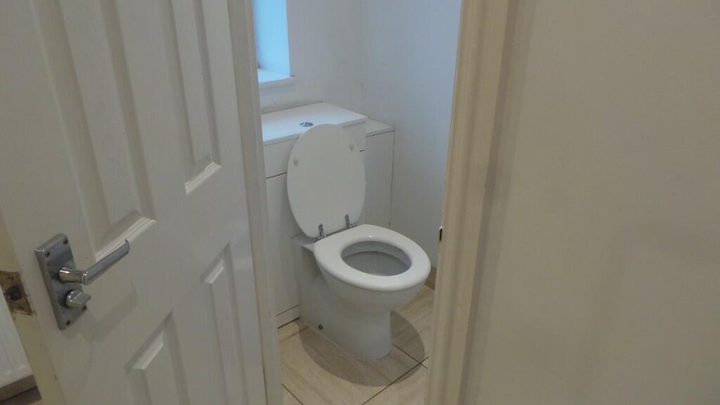 Room 4 Toilet