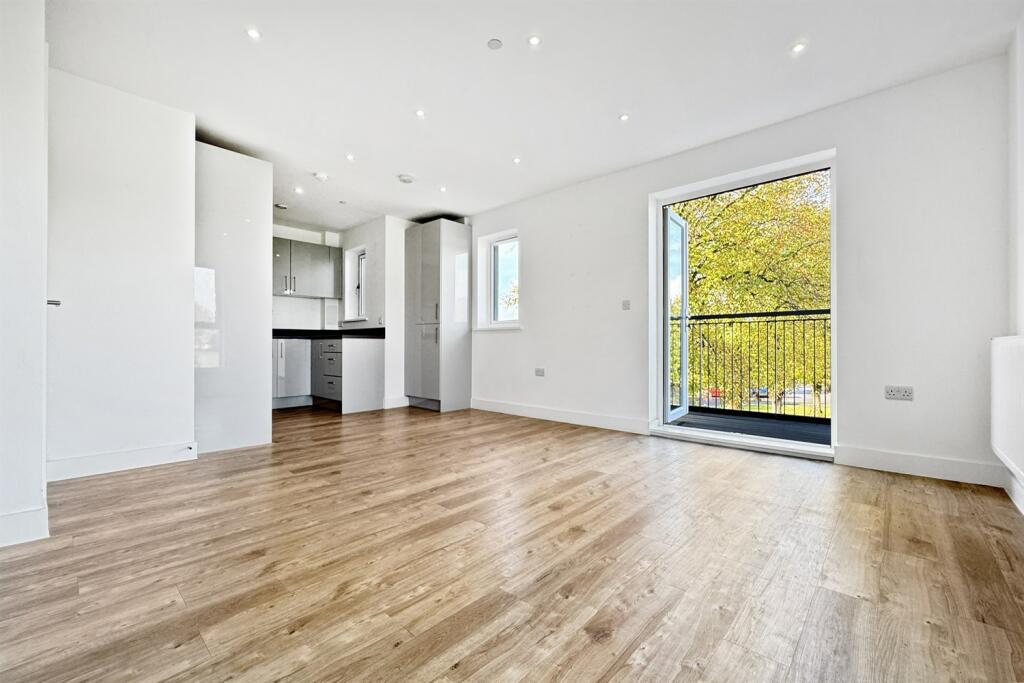 Open Plan Living/Kit