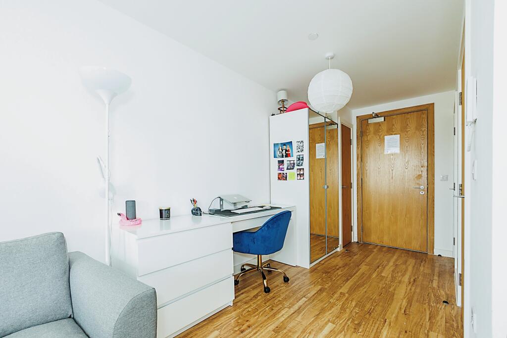 Living/Sleeping Area