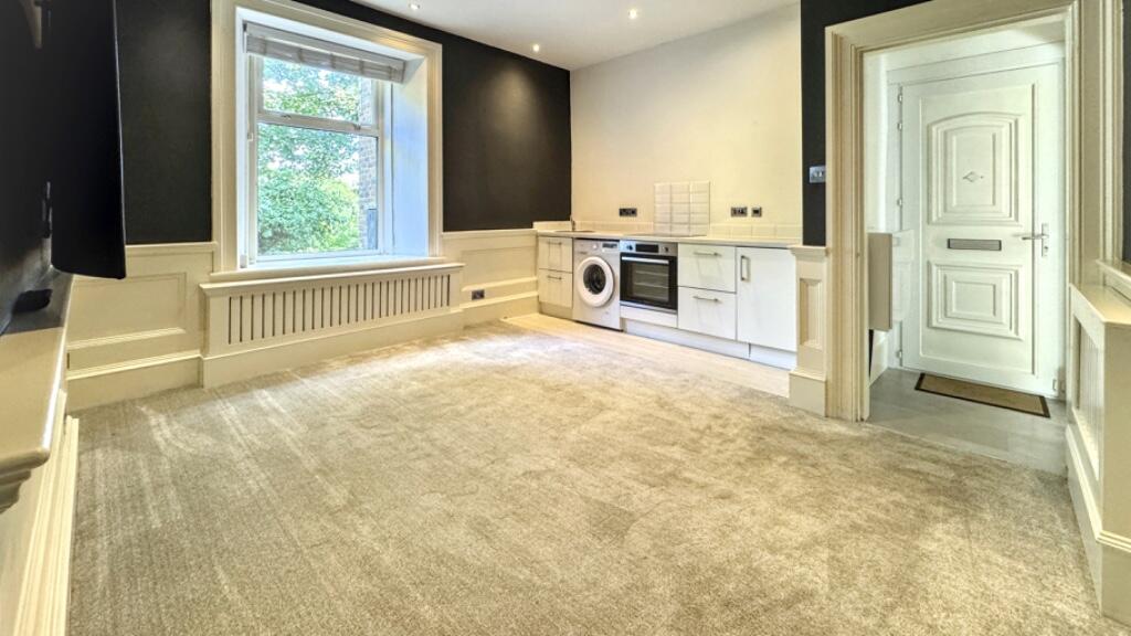 Living/Kitchen.