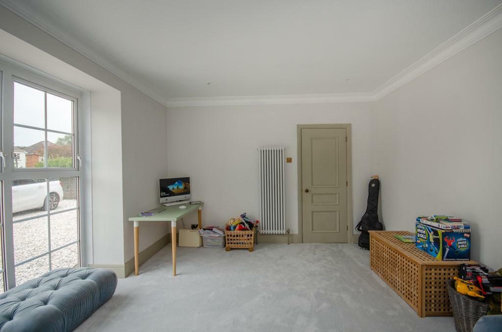 Family room pic 2.jpg