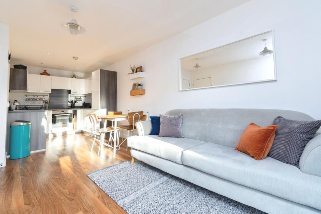 Lounge / Kitchen