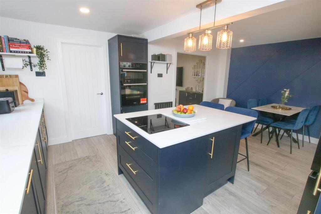 OPEN PLAN DINING/KITCHEN