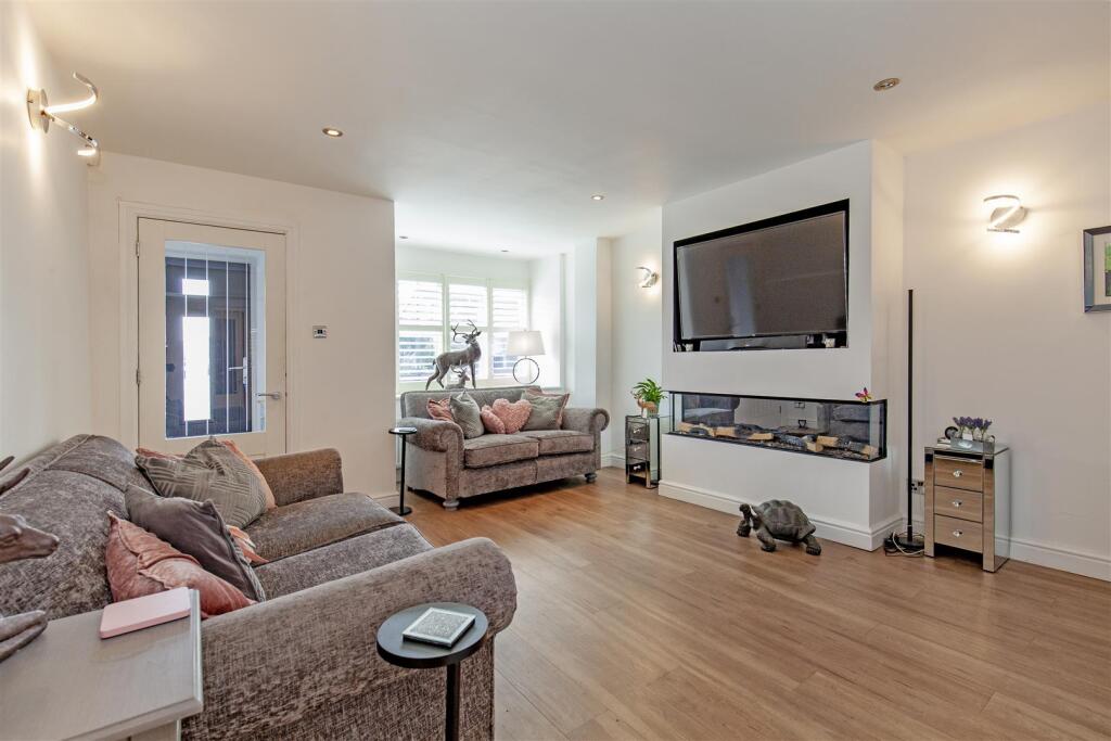 Reception Room-3.jpg