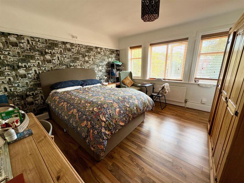 bed2.jpg