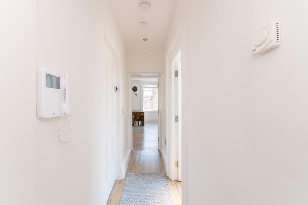 ERAUQSDNALTROP6TALF5 - Hallway A.jpg
