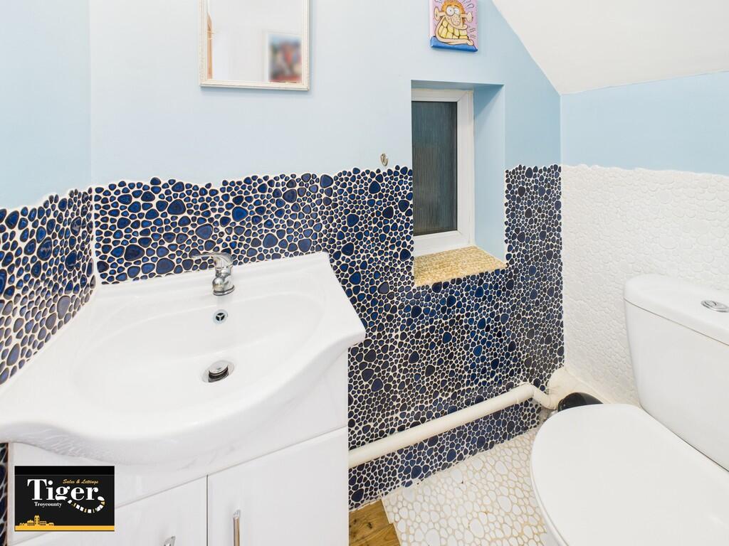 CAM02176G0-PR0772...