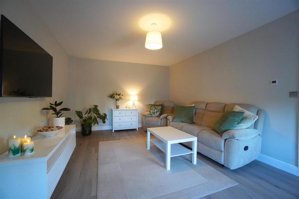 Living Room.jpg