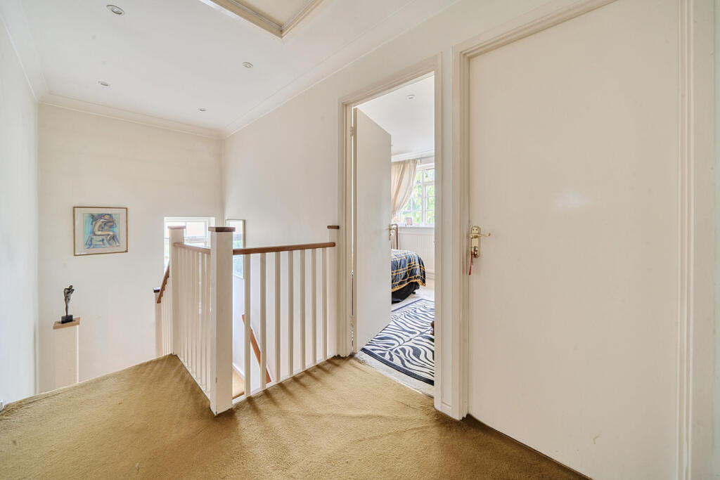 1300481-15-683845...