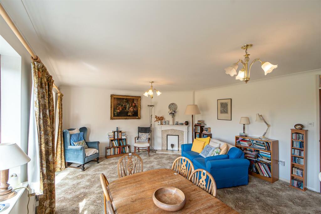 Sitting/Dining Room