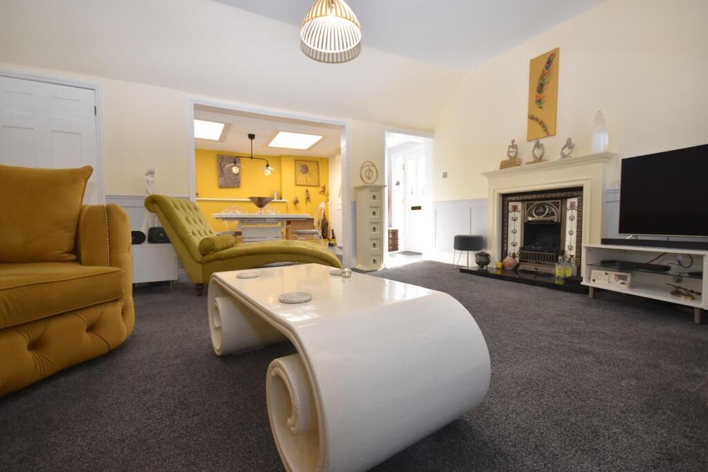 Sitting &amp; Dining Room