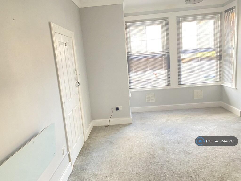 Lounge Currently Empty