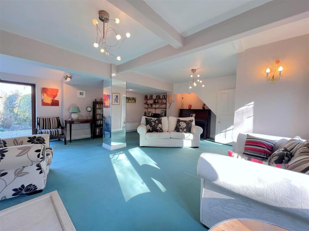 living room 1.jpg
