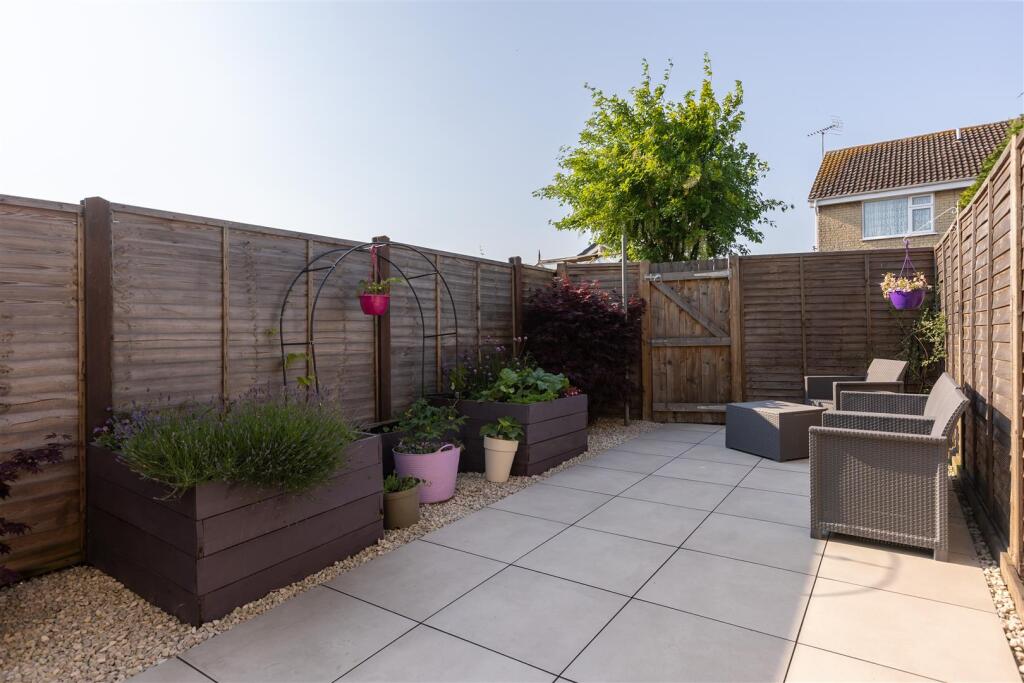 Paddock Close 9 External-4.jpg