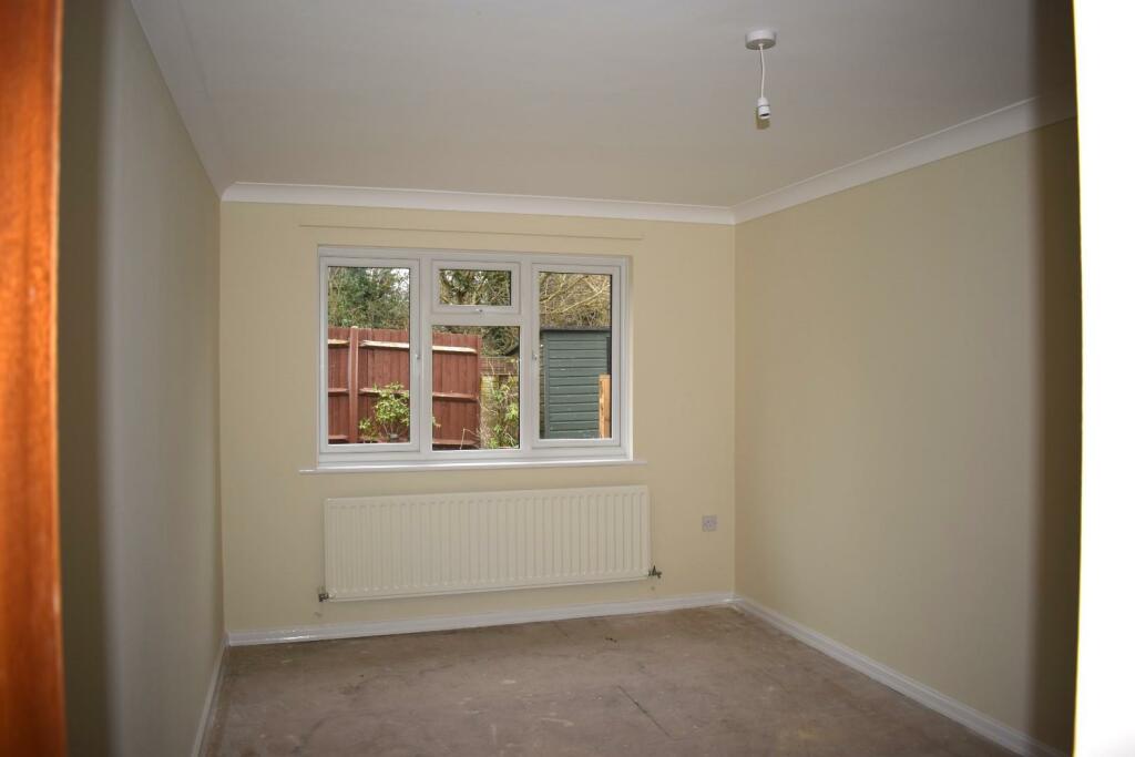 BEDROOM.JPG